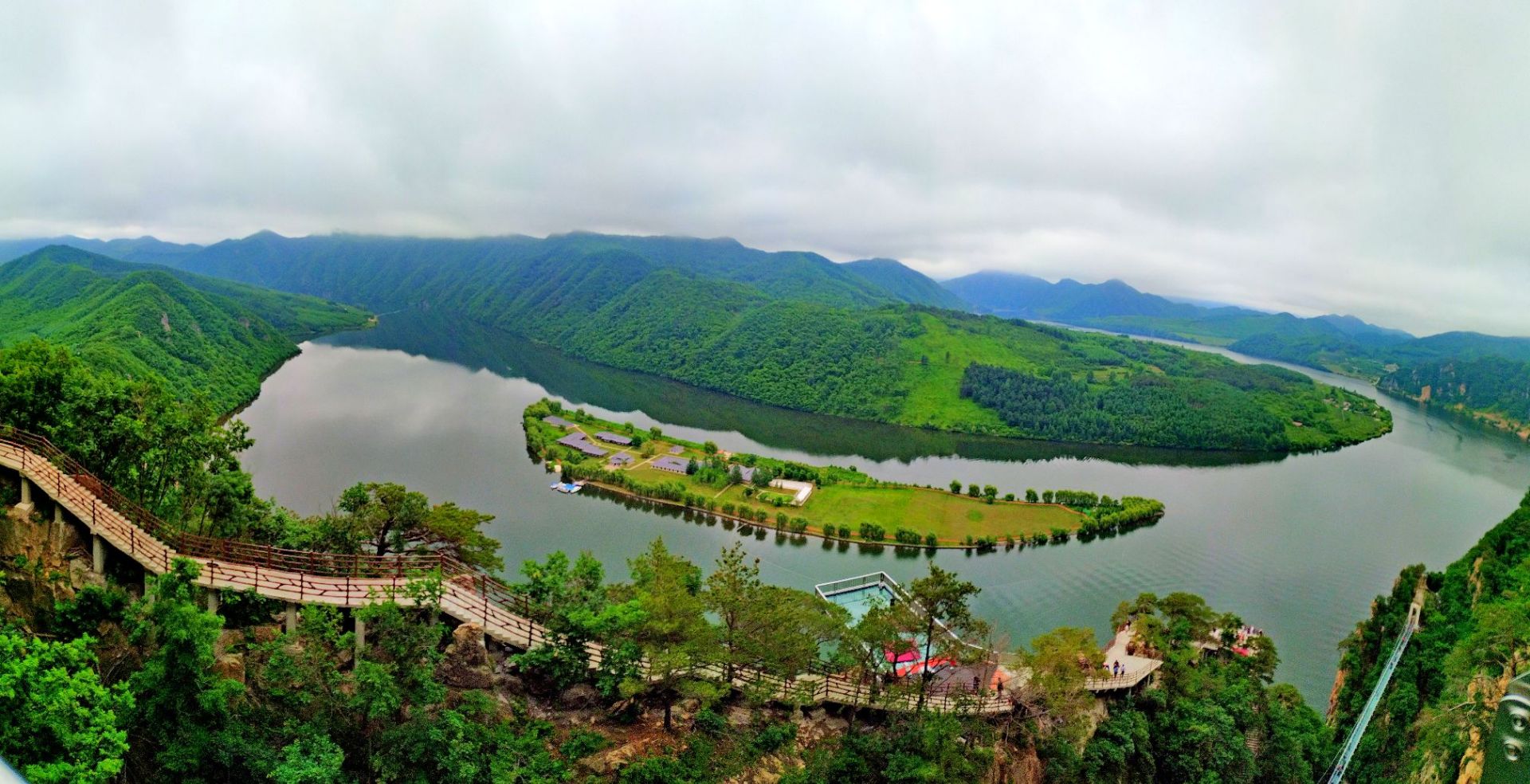 桓仁虎谷峡风景区图片