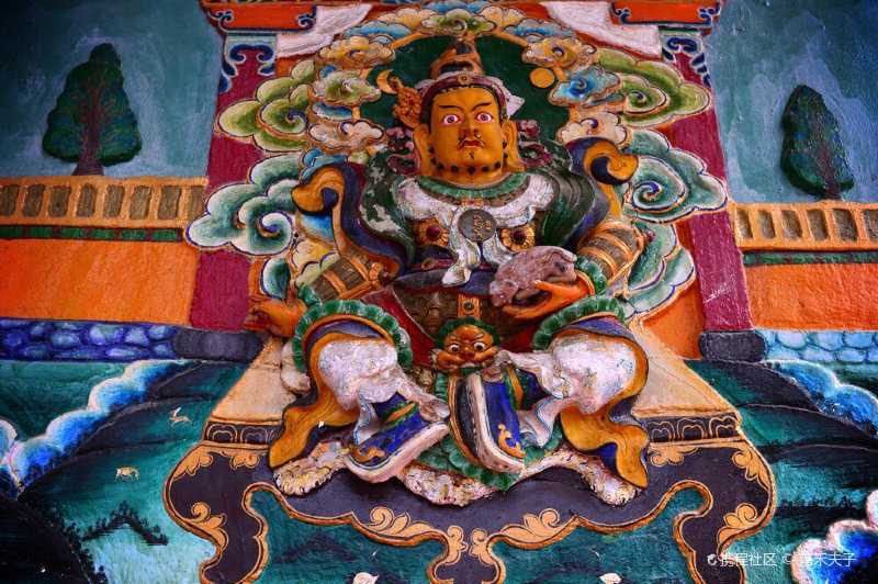 县现存最古老的寺庙德贡波寺也称汉人寺