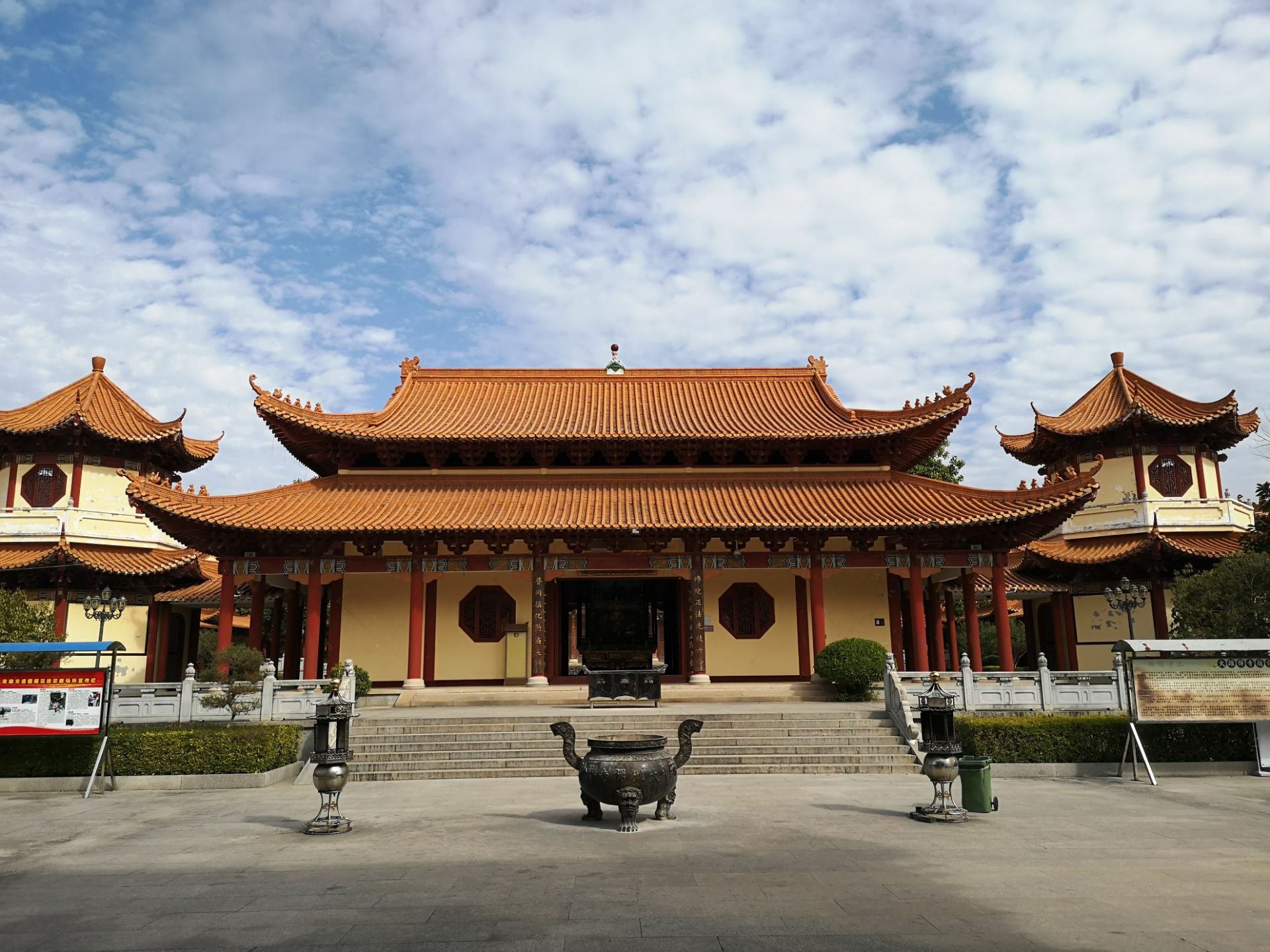 大雄禪寺始建於宋德佑元年,距今已七百餘年曆史,是南雄四古之一.