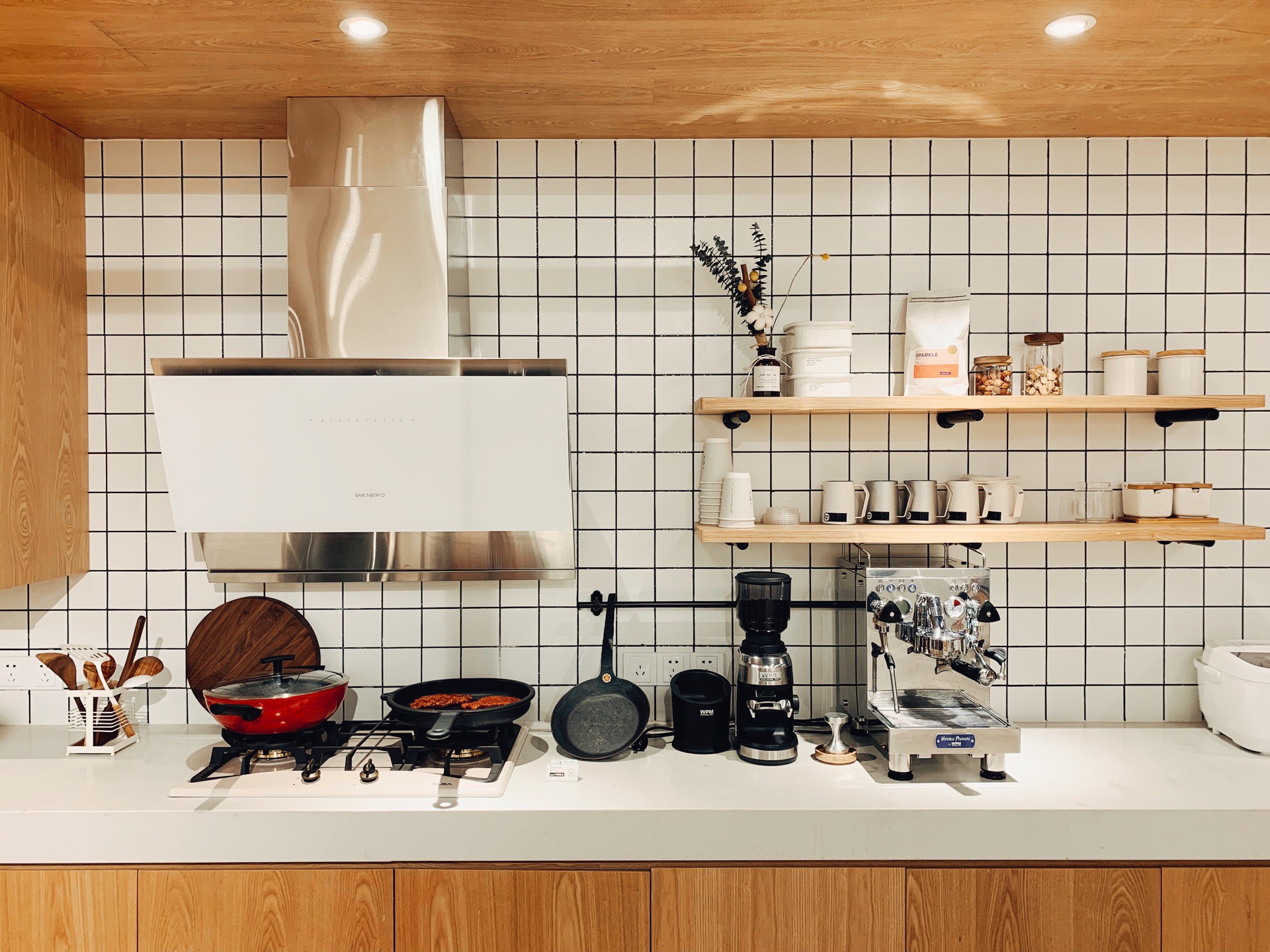 姜老刀的日食记  酥饼大人就在门口迎接你喔 [日食记] 里温馨的厨房