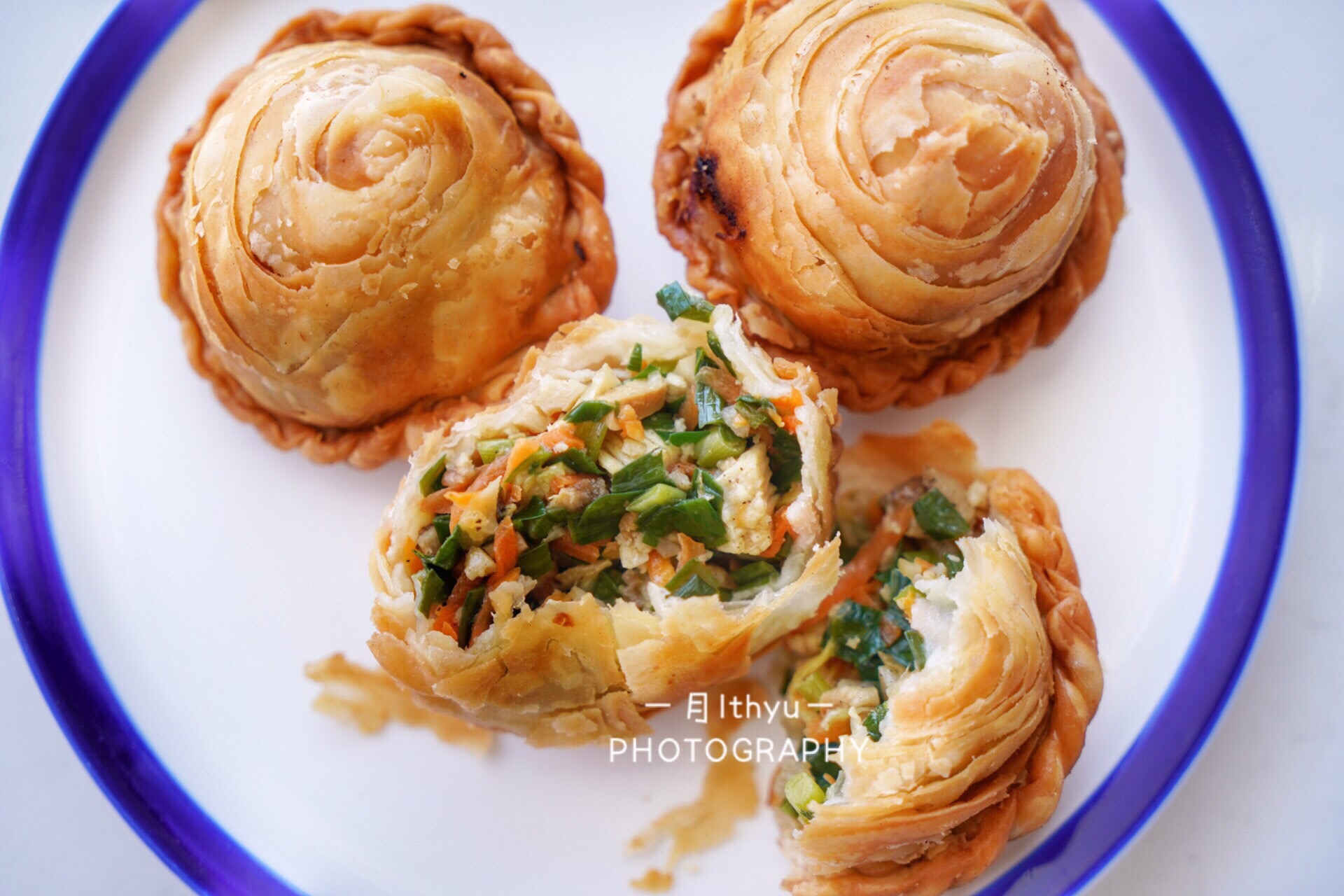 到厦门旅游当然不能不吃厦门小吃,地道的沙茶面,香酥的韭菜盒,春卷