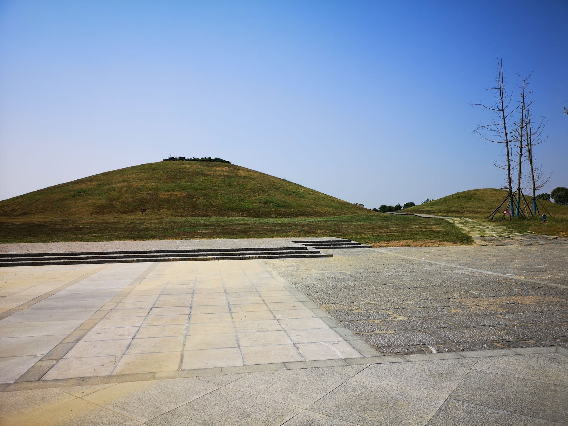 楚王车马阵景区(熊家冢国家考古遗址公园)