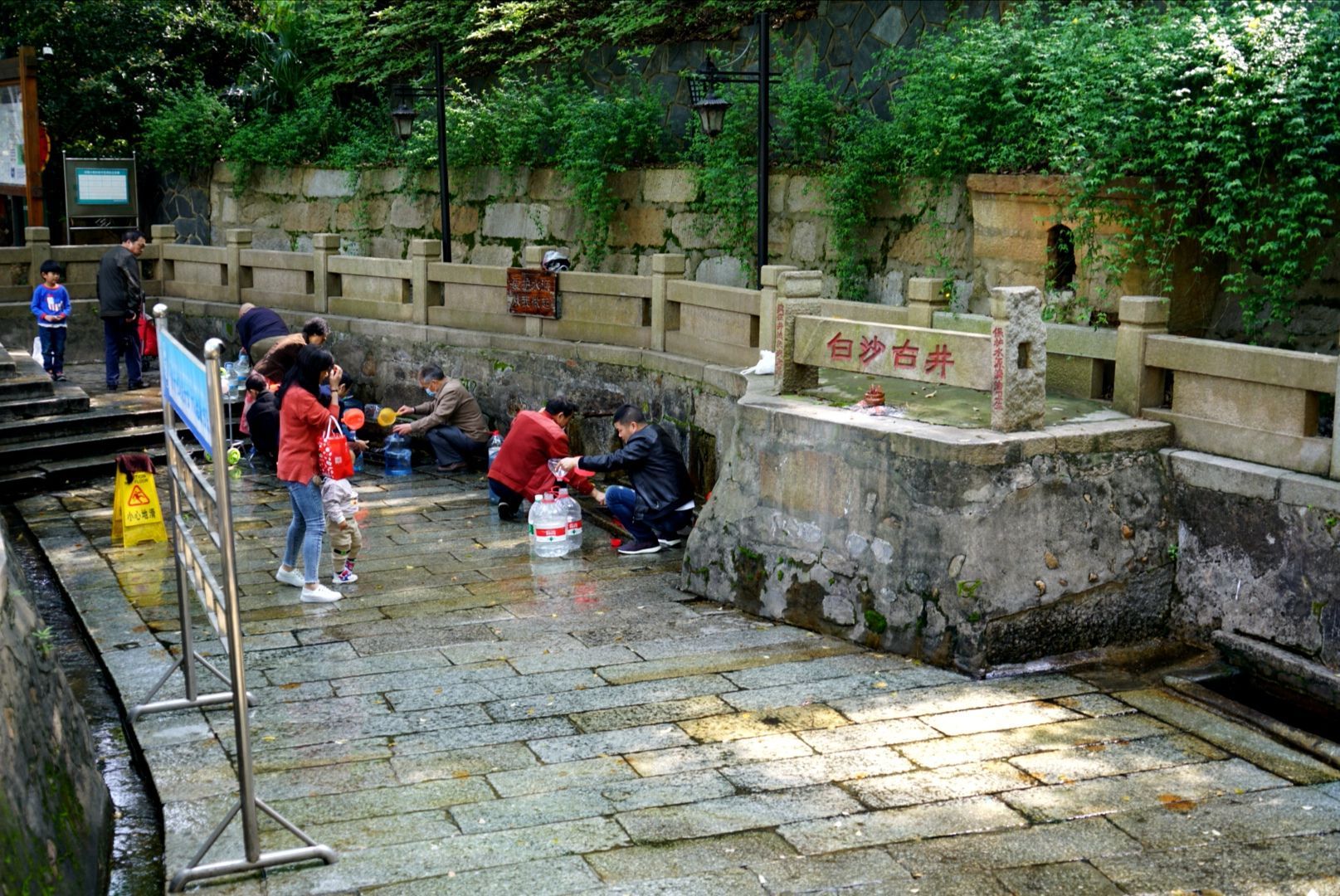 白沙古井始凿于何时,已无法考证出来.