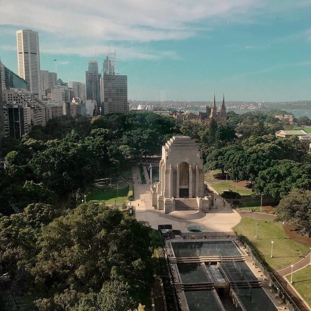 悉尼市中心地標景點現代建築群中的紀念碑
墨客旅行帶你打卡澳新