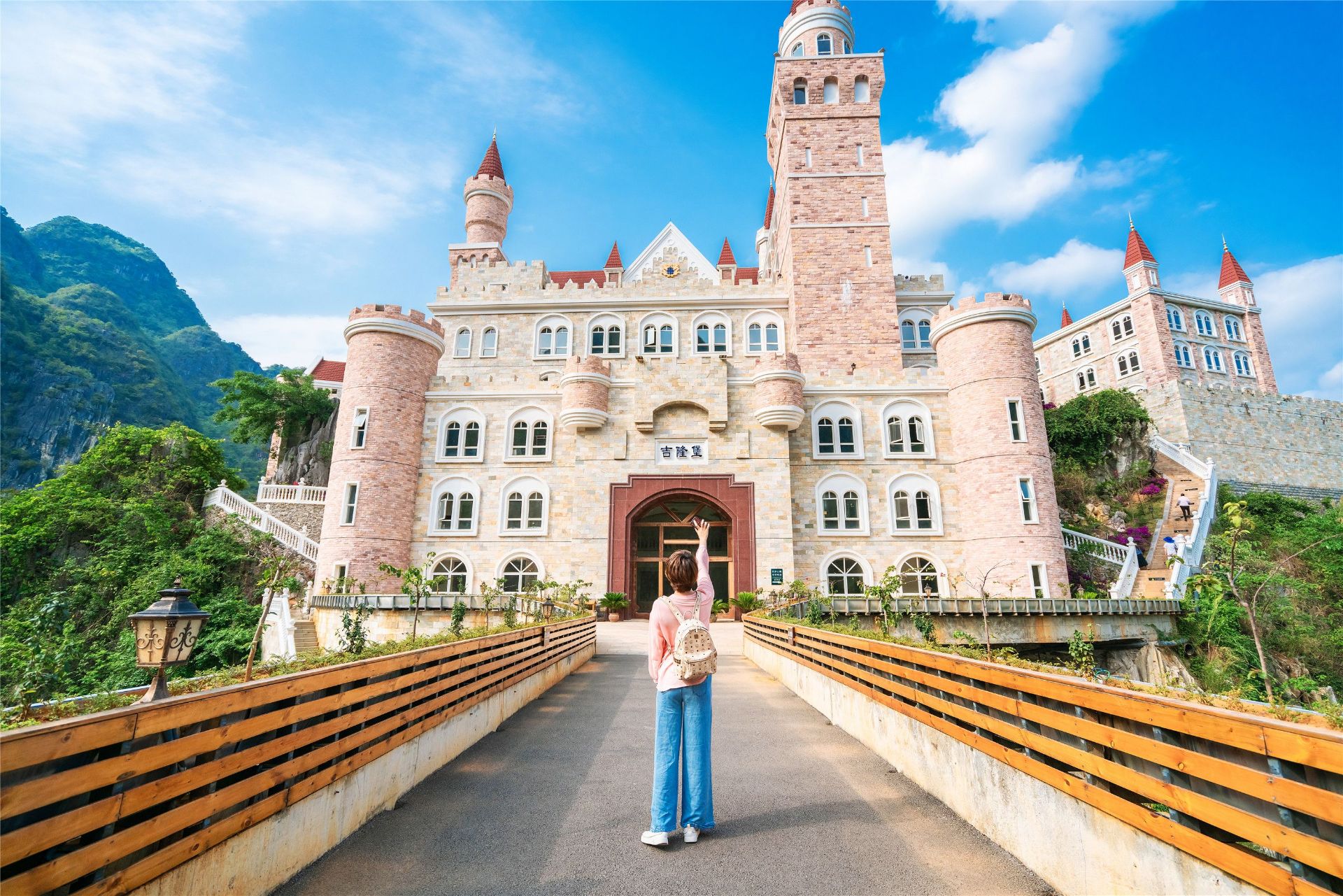 兴义市吉隆堡度假村