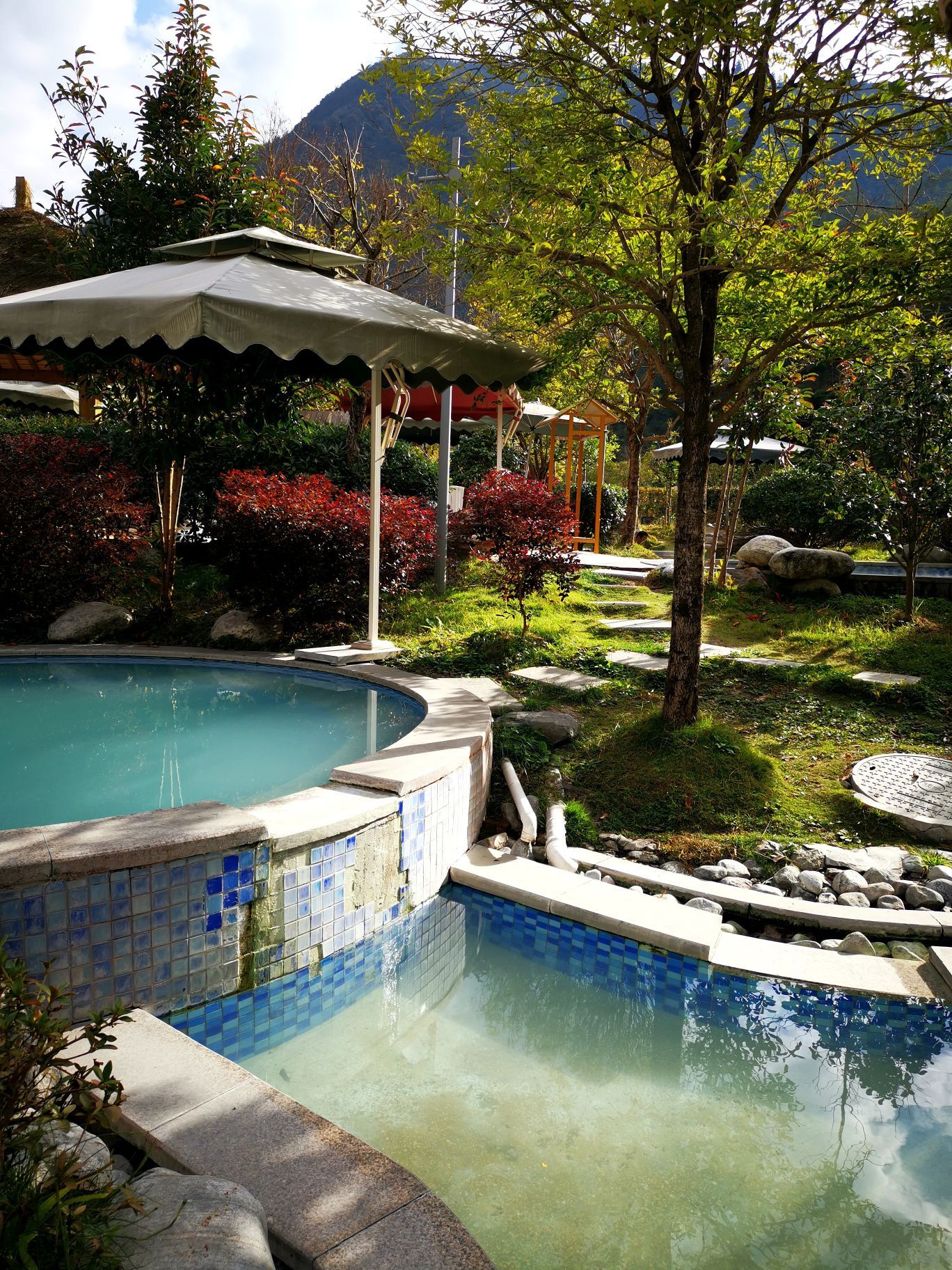 贡嘎神汤温泉酒店,来海螺沟必到的打卡点.