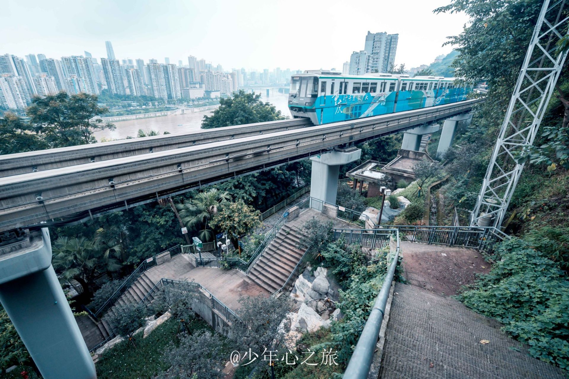 李子坝轻轨站