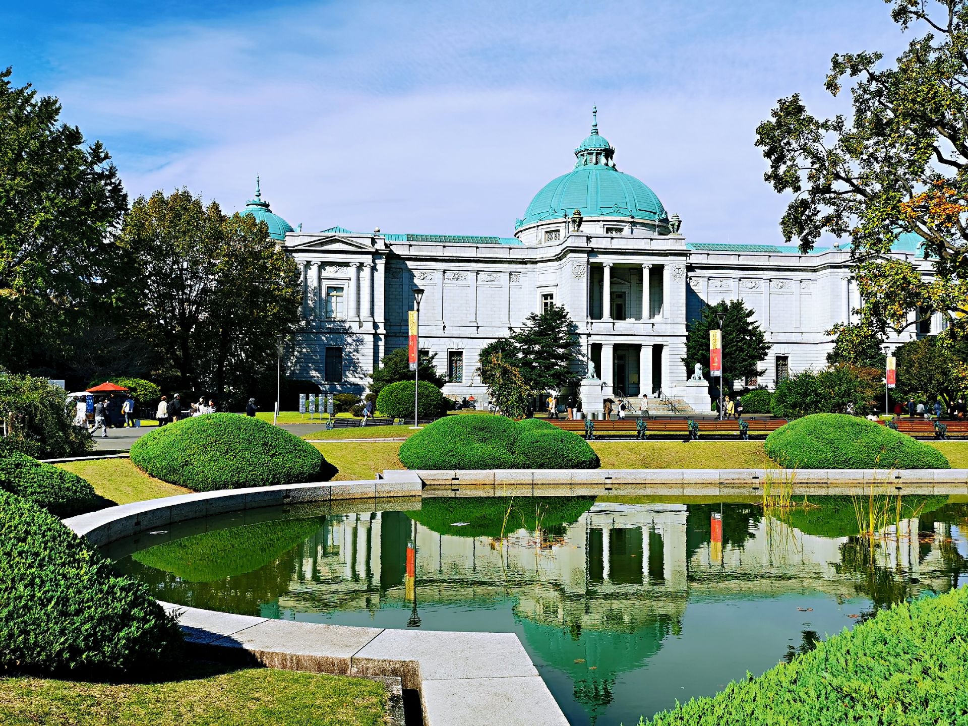 这是日本最早的博物馆,于1872年开馆,内有主馆,东洋馆,表庆馆及