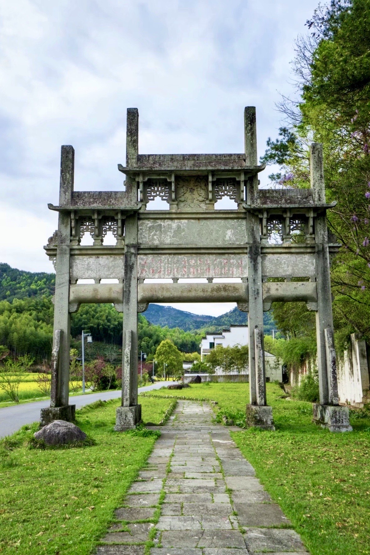 【携程攻略】黄山蜀源村景点,去灵山村的路上被蜀源村的几座牌坊吸引