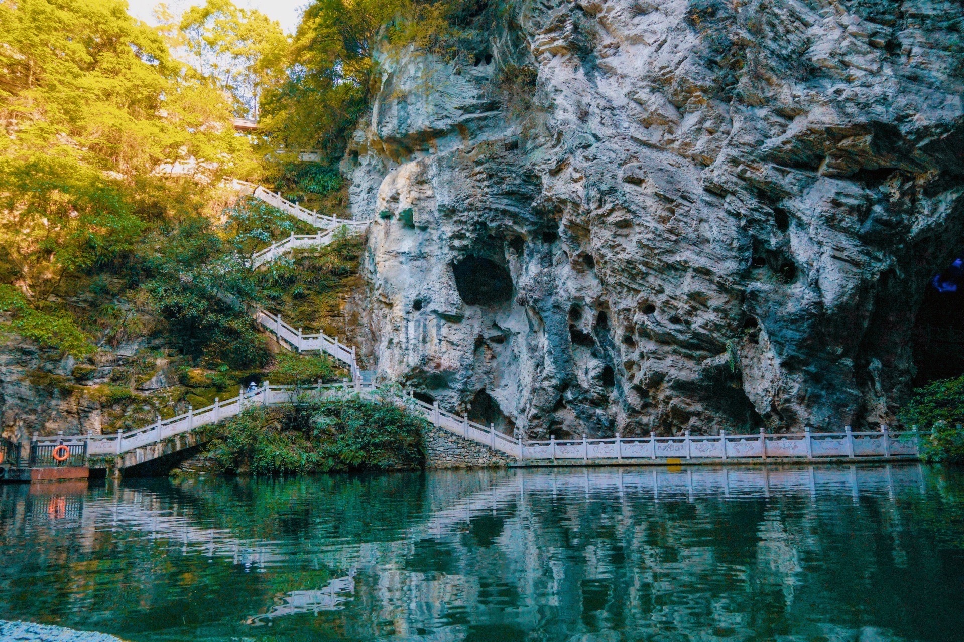 天河潭景区是集贵州大好河山为一体的一处世外桃源,在这里可以看到