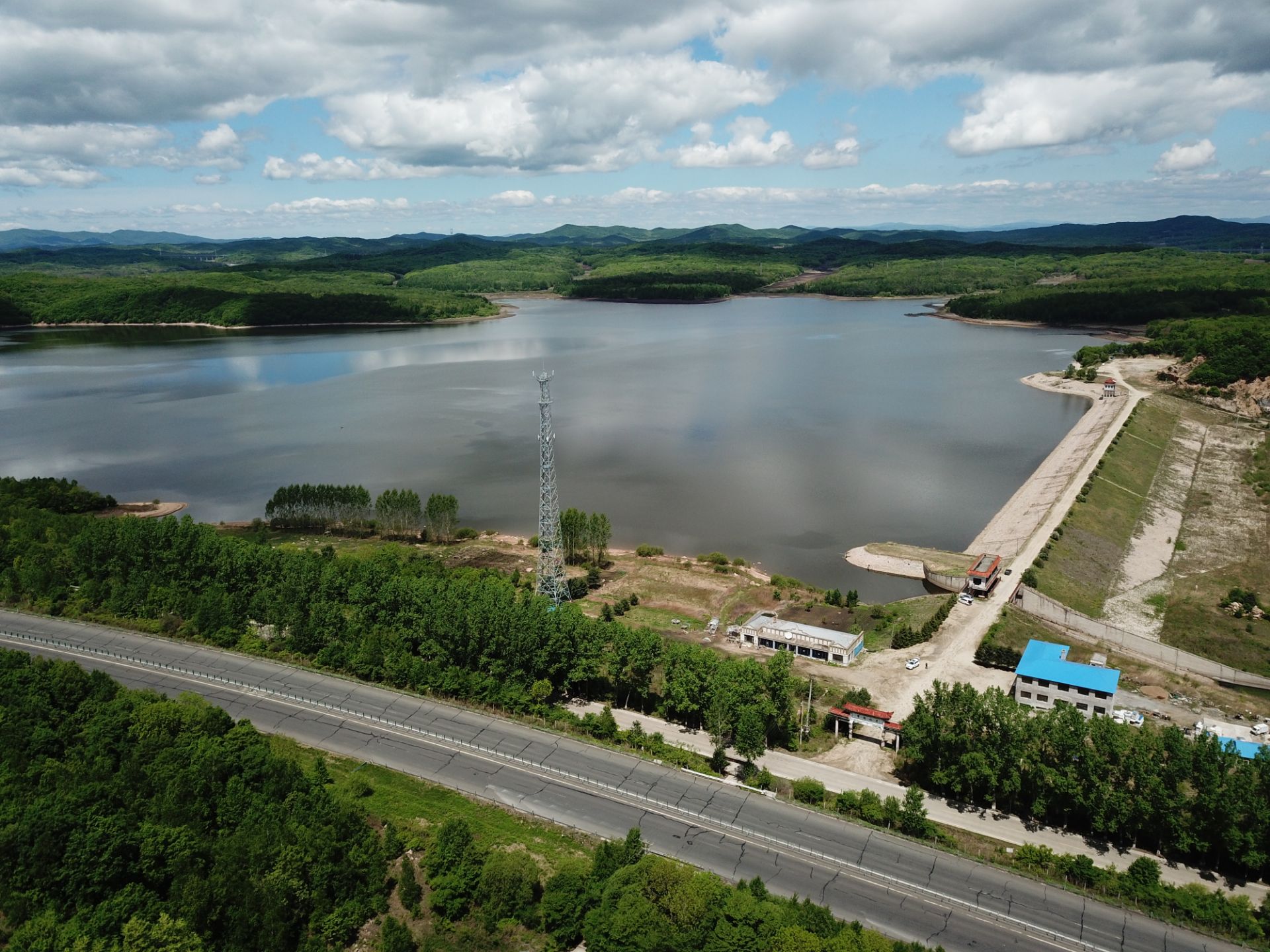 大砬子林场位于方正县西部,场址距方正县城23公里,隶属于方正县林业局