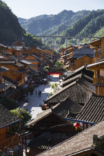 位于湘西的墨戎苗寨,也就是龙鼻嘴村,具体位置在湖南省湘西州古丈县