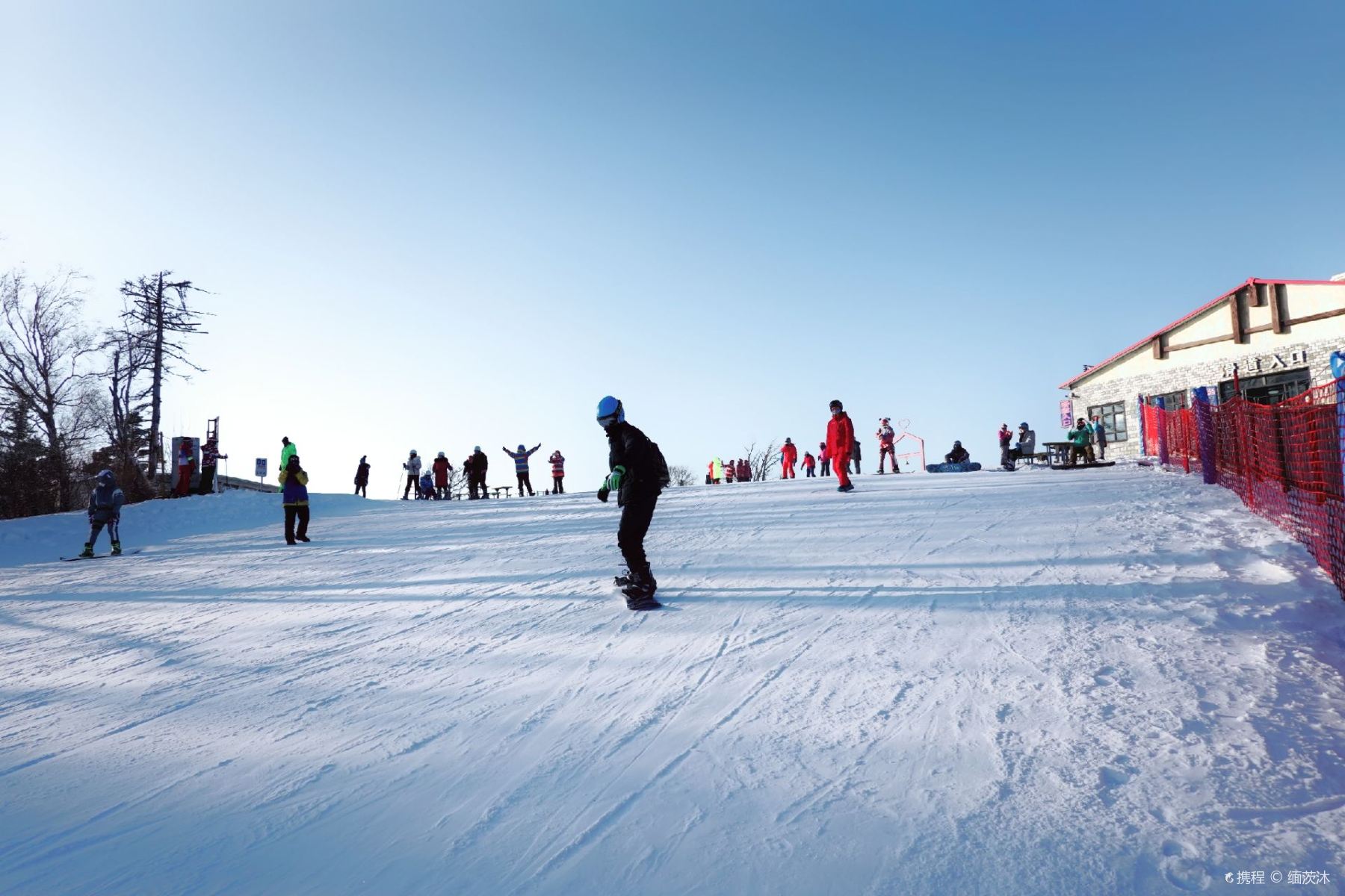 亚布力滑雪旅游度假区喜迎初雪，新雪季即将到来凤凰网黑龙江_凤凰网