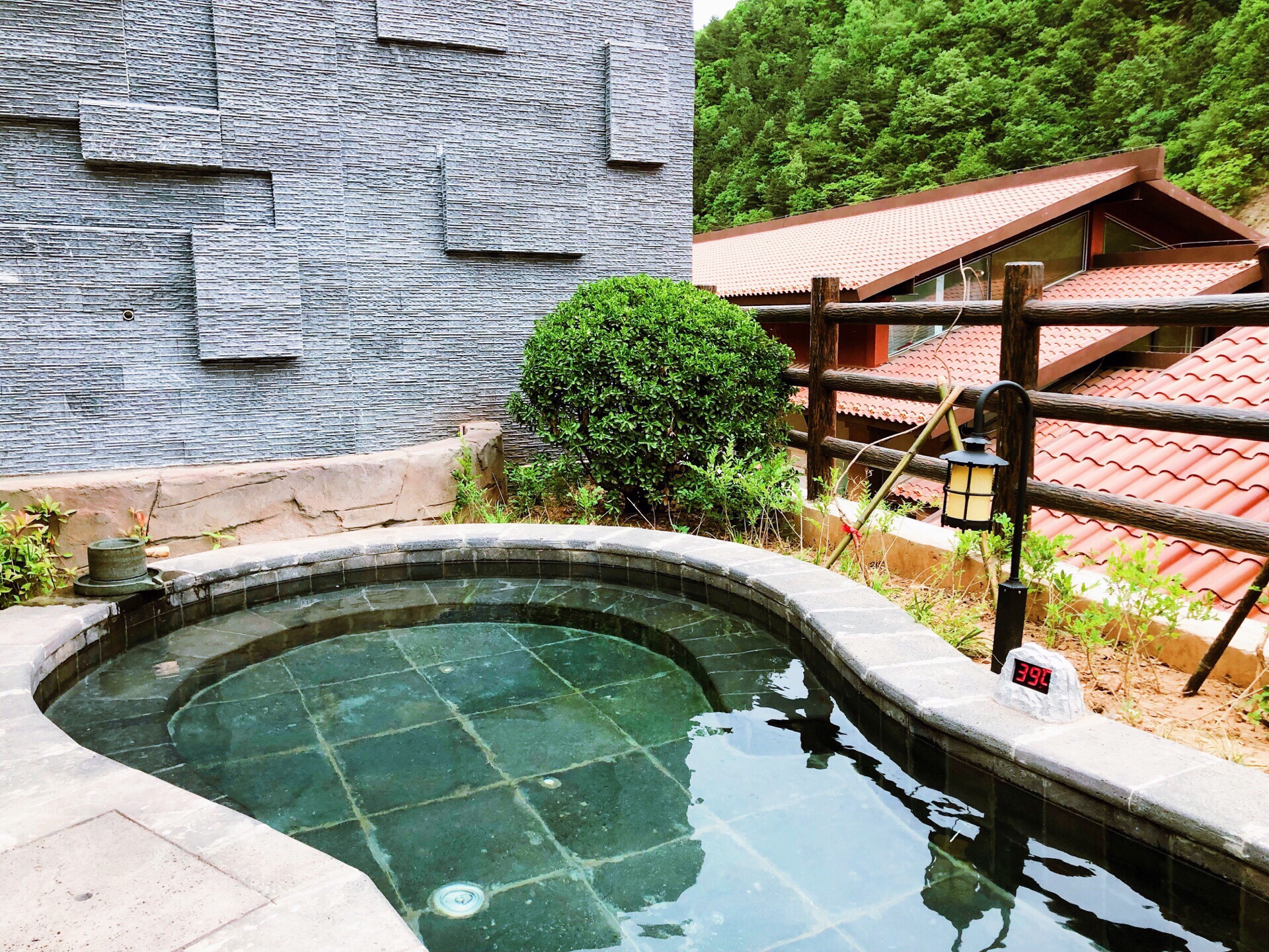 卢氏县汤河裸浴温泉图片