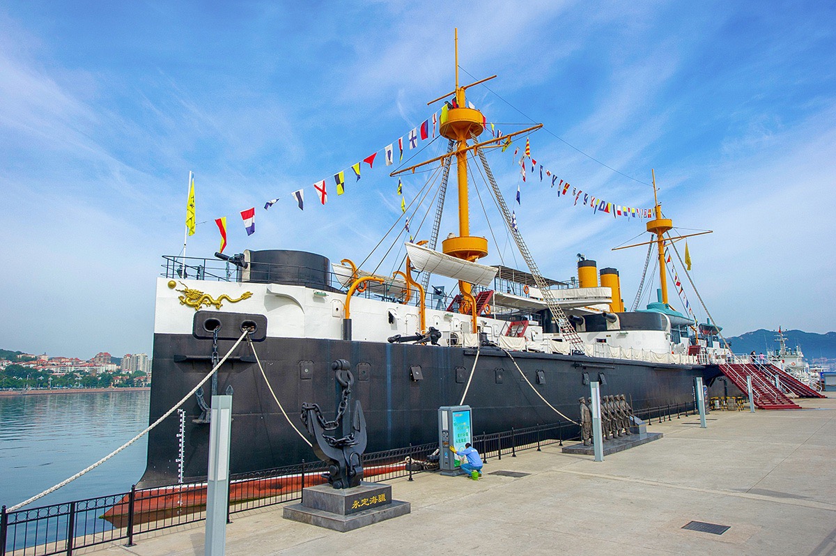 【携程攻略】威海定远舰景点,位于山东威海旅游码头西侧的"定远舰"