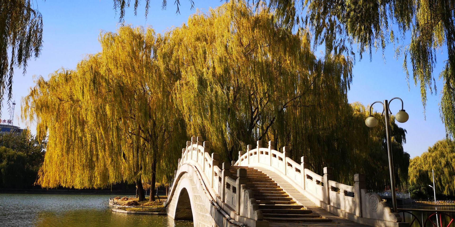 海山公园位于石家庄鹿泉区东侧,北斗路与海山大街交叉口东北角,总占地