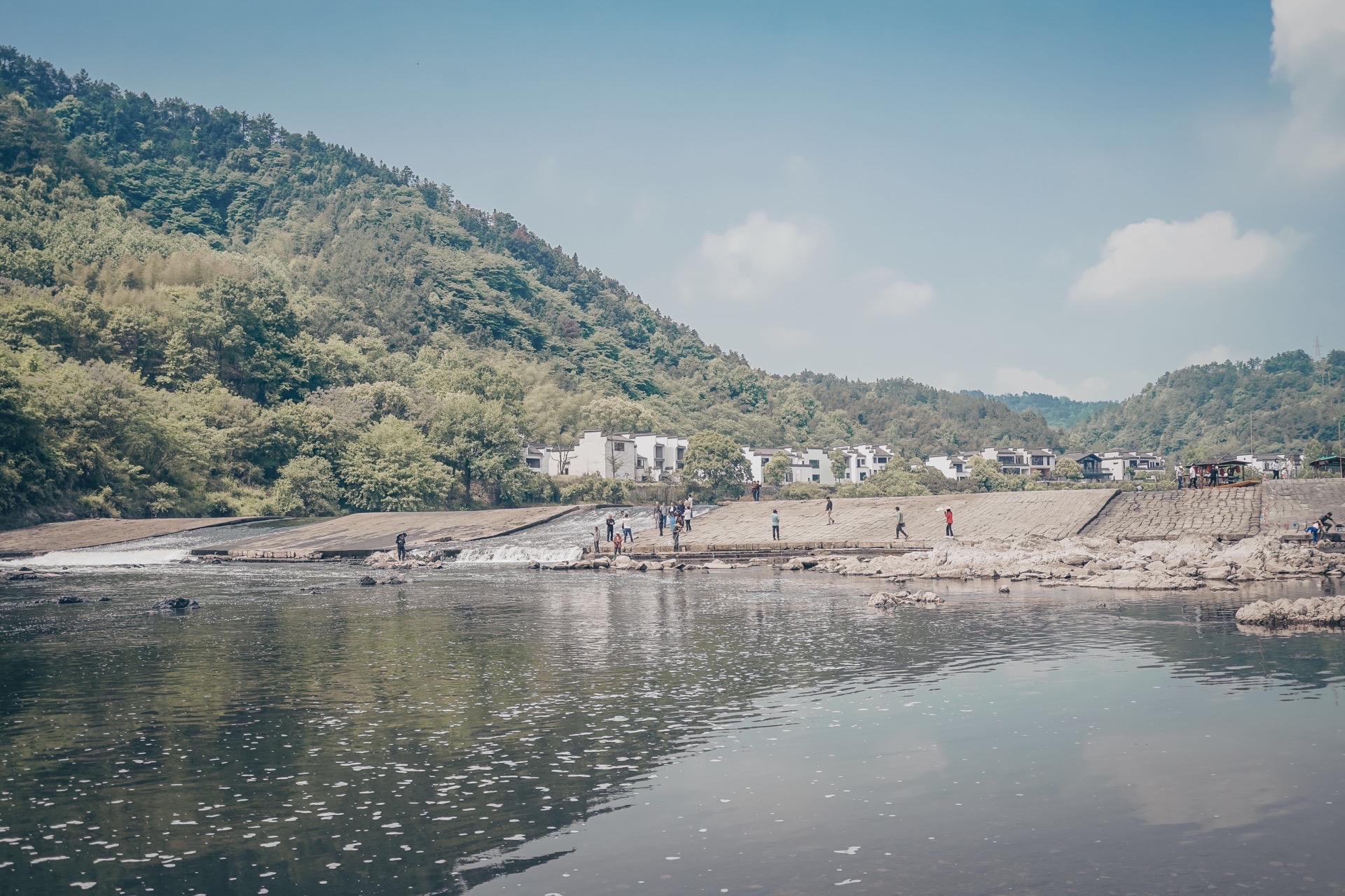 【携程攻略】歙县渔梁坝景点,江南都江堰,1400多年历史的千年古坝竟