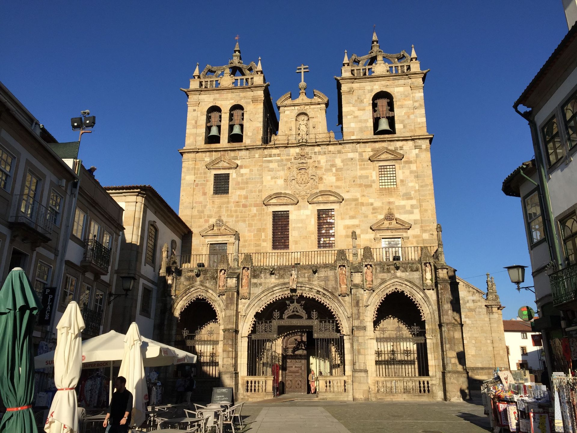 历史悠久的布拉加,建城于公元前296年,同时又是葡萄牙天主教的重要