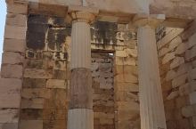 古代“世界中心”，古希腊的神秘之地——德尔菲古镇  德尔菲古镇距离雅典大约有两个小时的车程，这里曾经