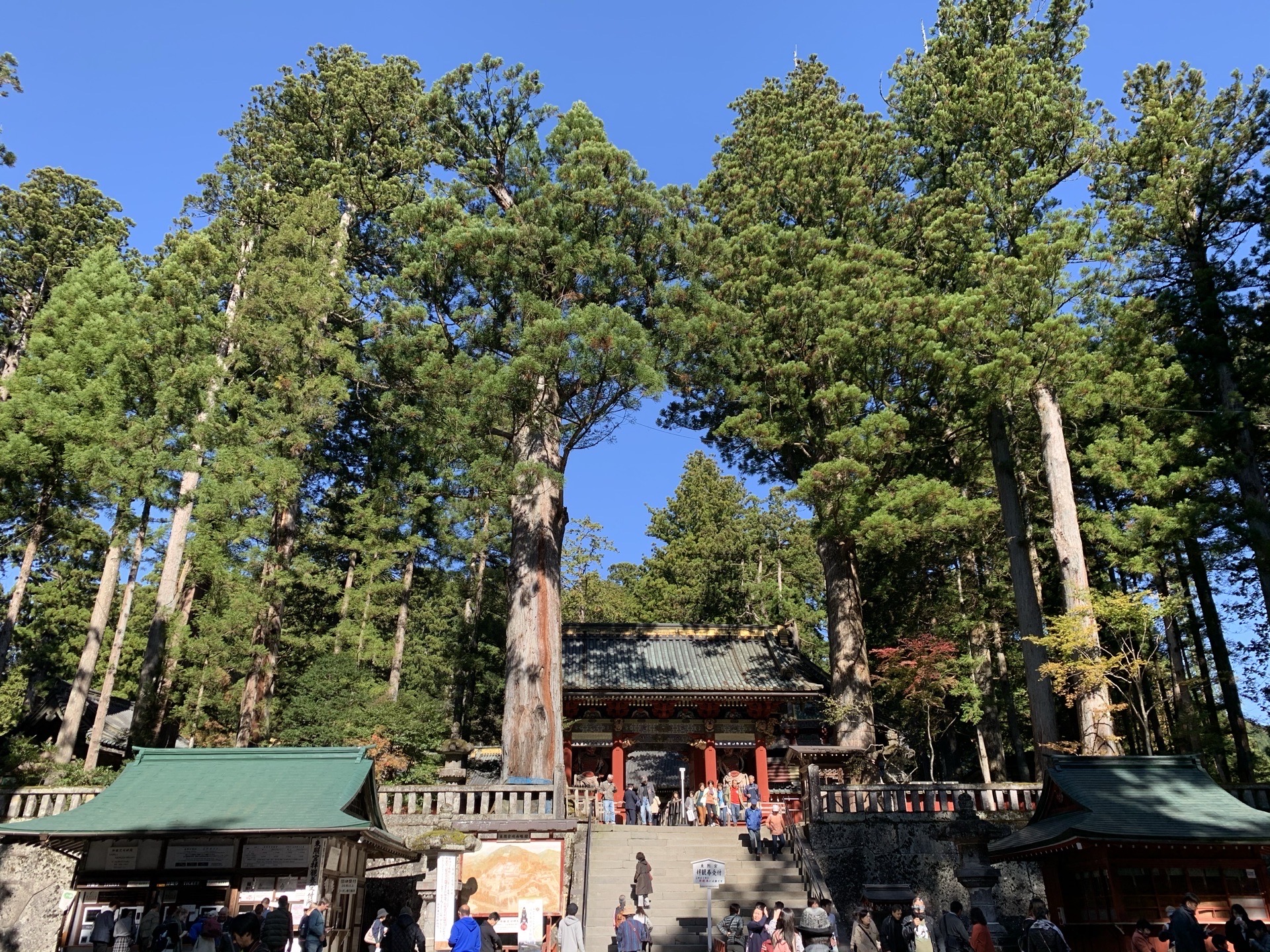 日光东照宫景点,秋天的神桥更加显得神秘,虽然与德川家康没有半点关系