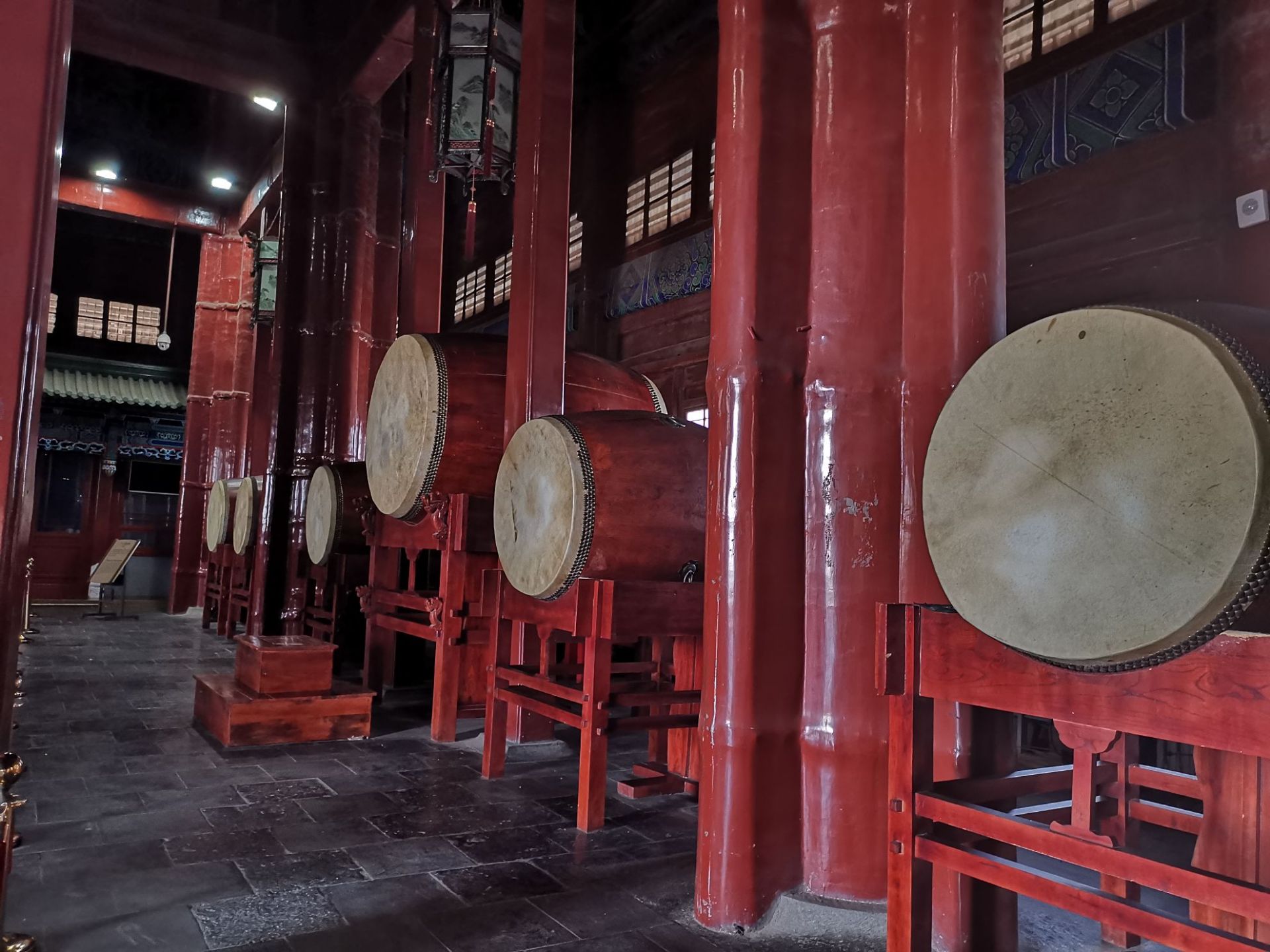 【携程攻略】北京钟鼓楼景点,北京钟鼓楼,在什刹海旁边,鼓楼,钟楼分立