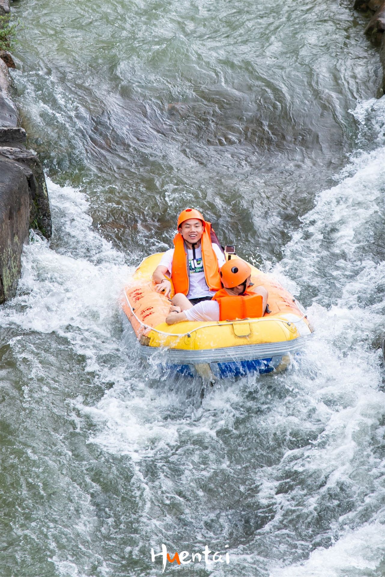虎啸峡激流探险漂流