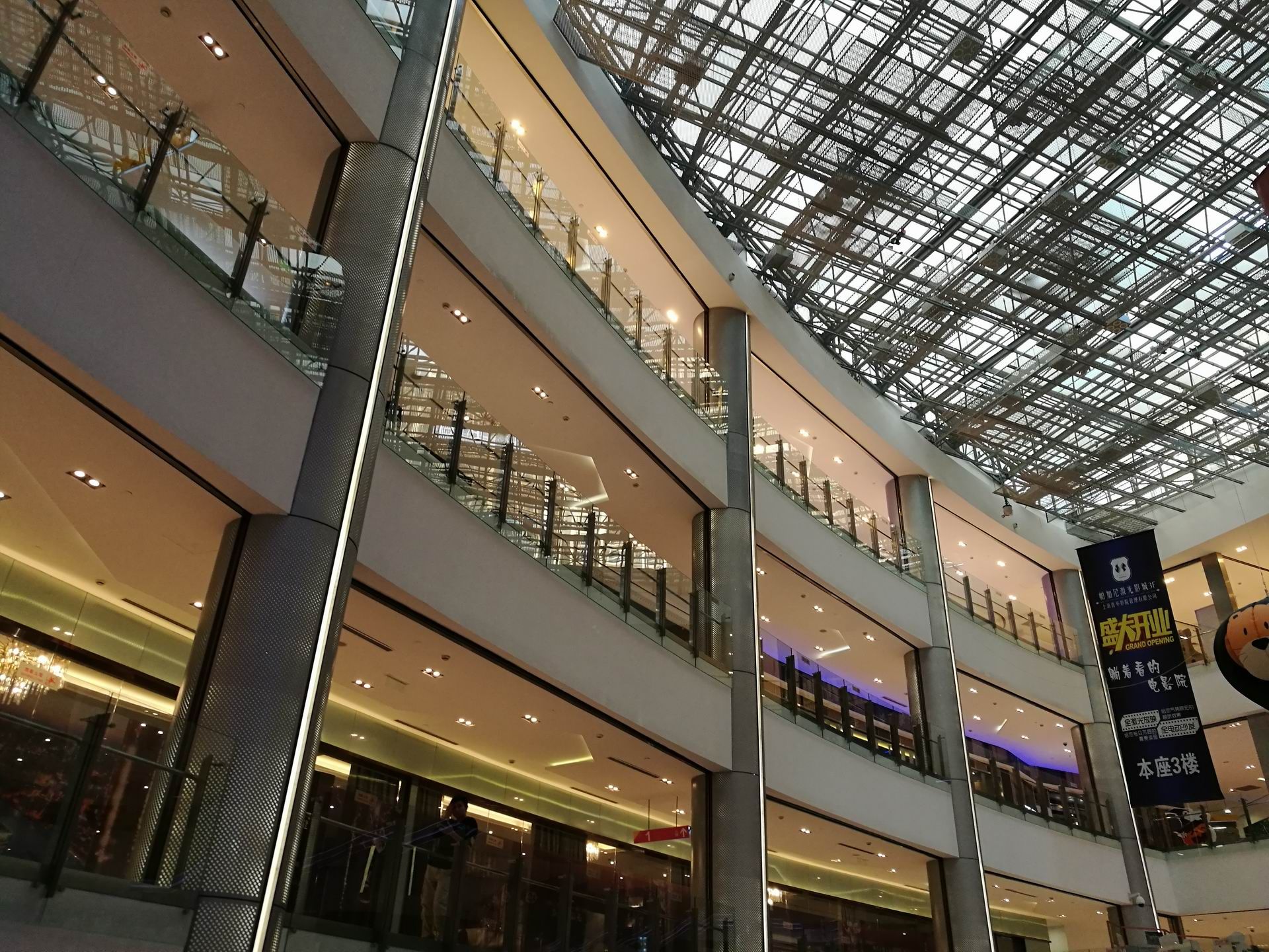 上海壹丰广场(四川北路店)购物攻略,壹丰广场(四川北路店)物中心/地址