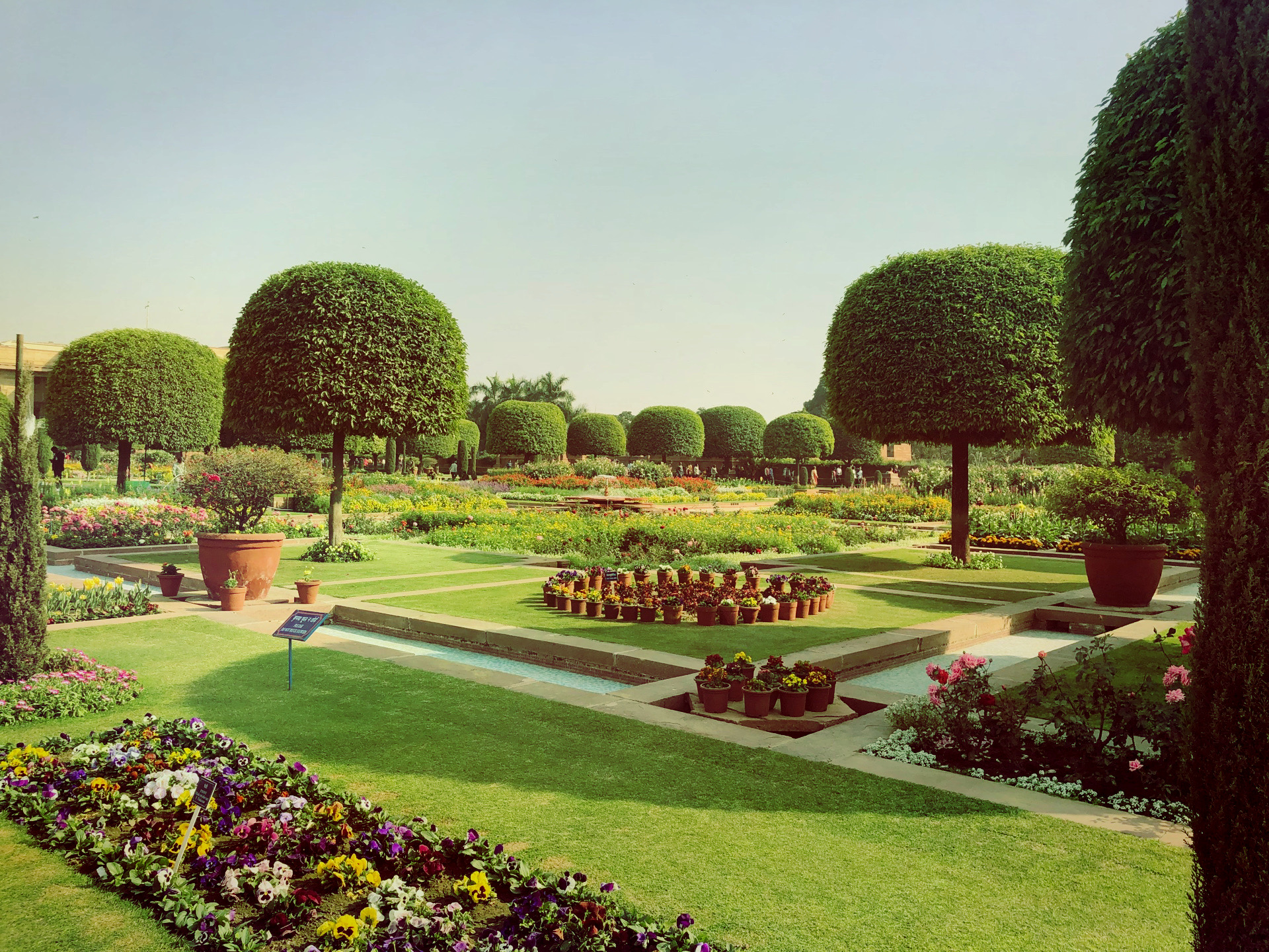 新德里莫卧儿花园景点,幸运的遇到莫卧儿花园对公众开放,所有的印度