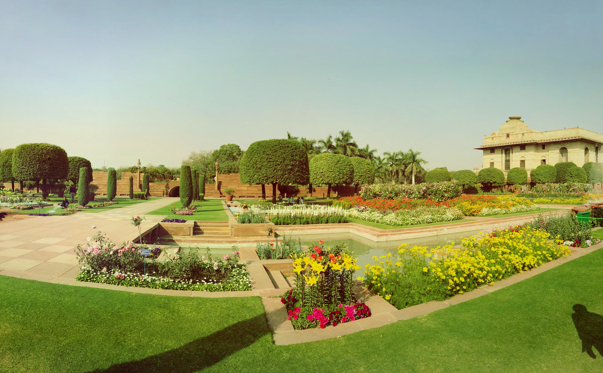 新德里莫卧儿花园景点,幸运的遇到莫卧儿花园对公众开放,所有的印度