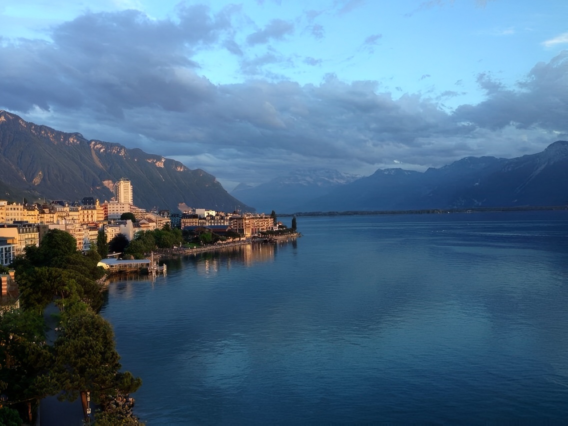 【携程攻略】日内瓦日内瓦湖景点,日内瓦湖(又称莱芒湖)，是世界第一大高山堰塞湖，也是阿尔卑斯湖群中…