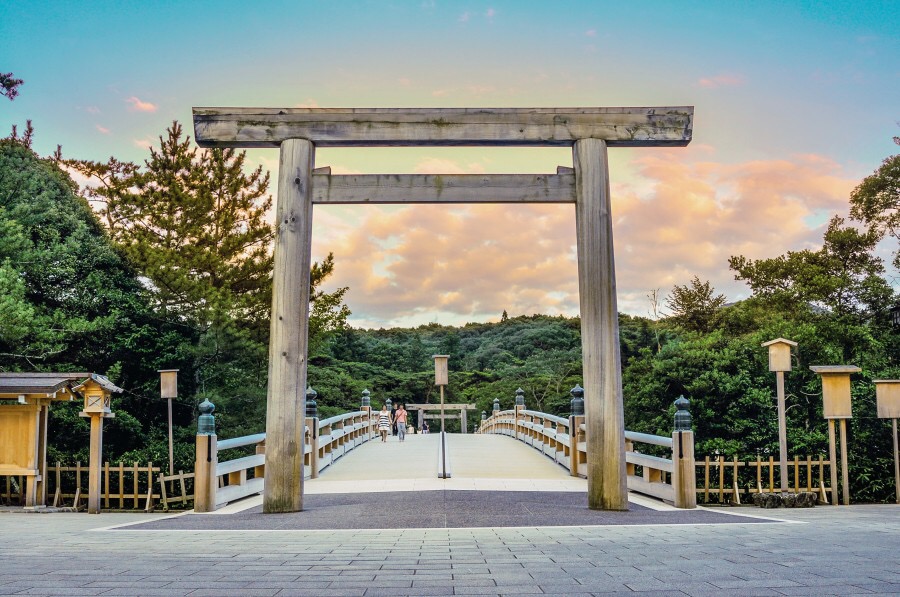 自古以来便被视为日本人的心灵故乡的伊势神宫,是日本八万多间神社
