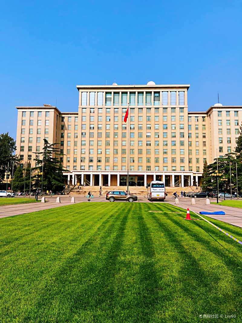 94打卡清华大学第二教学楼 94清华大学第二教学楼建成于195