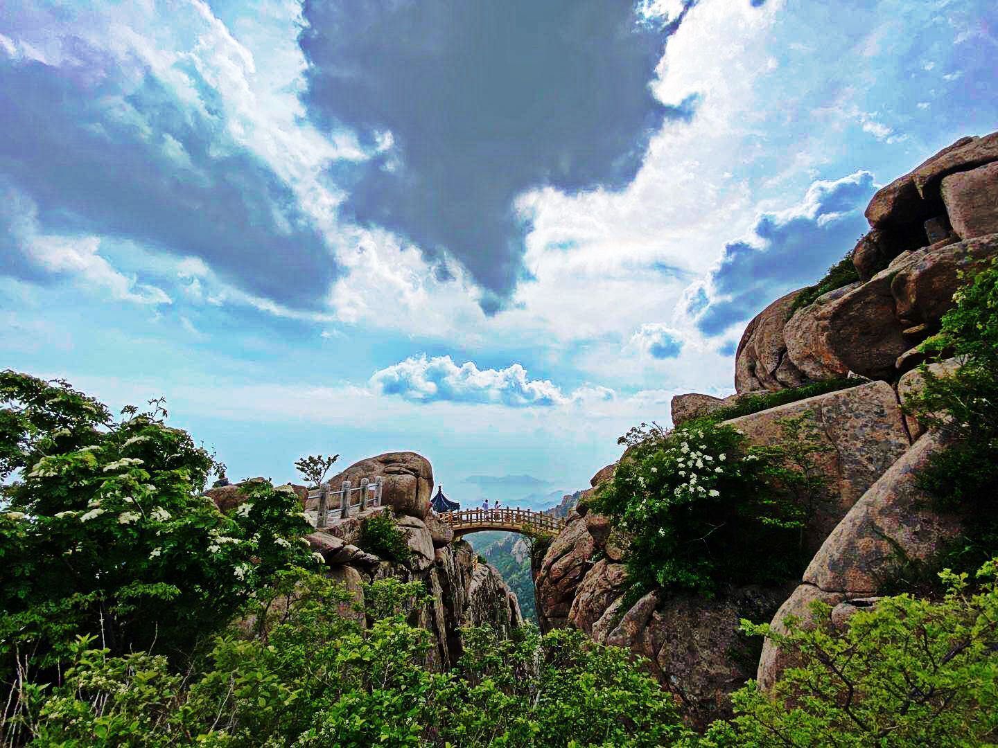  泰山虽云高~不如东海崂
 崂山巨峰景区 
