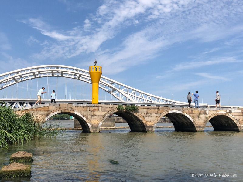 乘坐88路到石路老街坊站下,步行1.