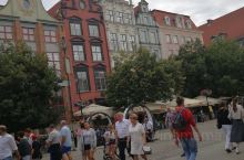 波兰格但斯克是波罗的海琥珀产地，好几条街几乎都是经营琥珀的。不过去游玩购物最好买当地人有固定经营地点