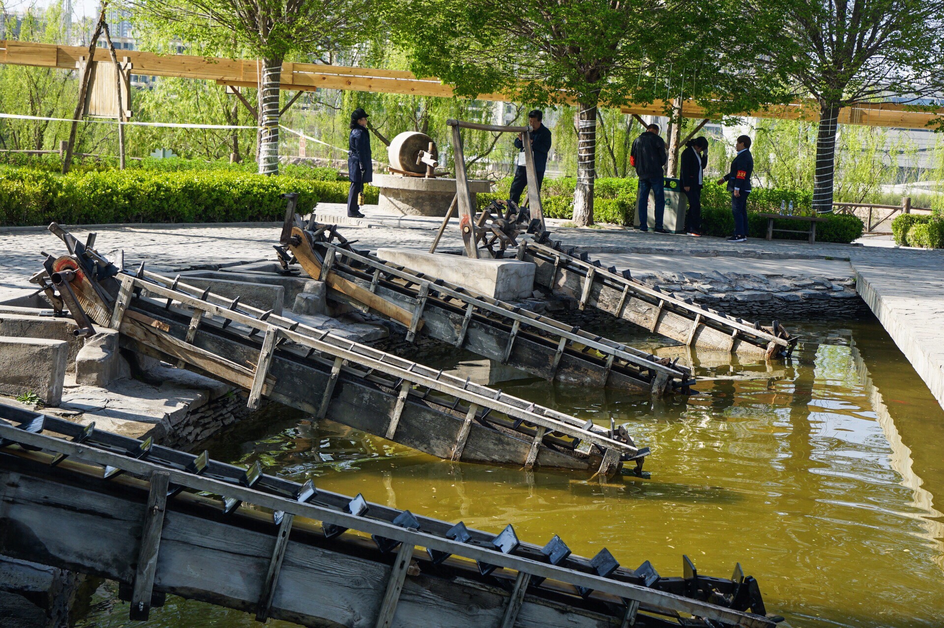 兰州水车博览园是由兰州市旅游局为再现这一古老的灌溉工具而专门设计