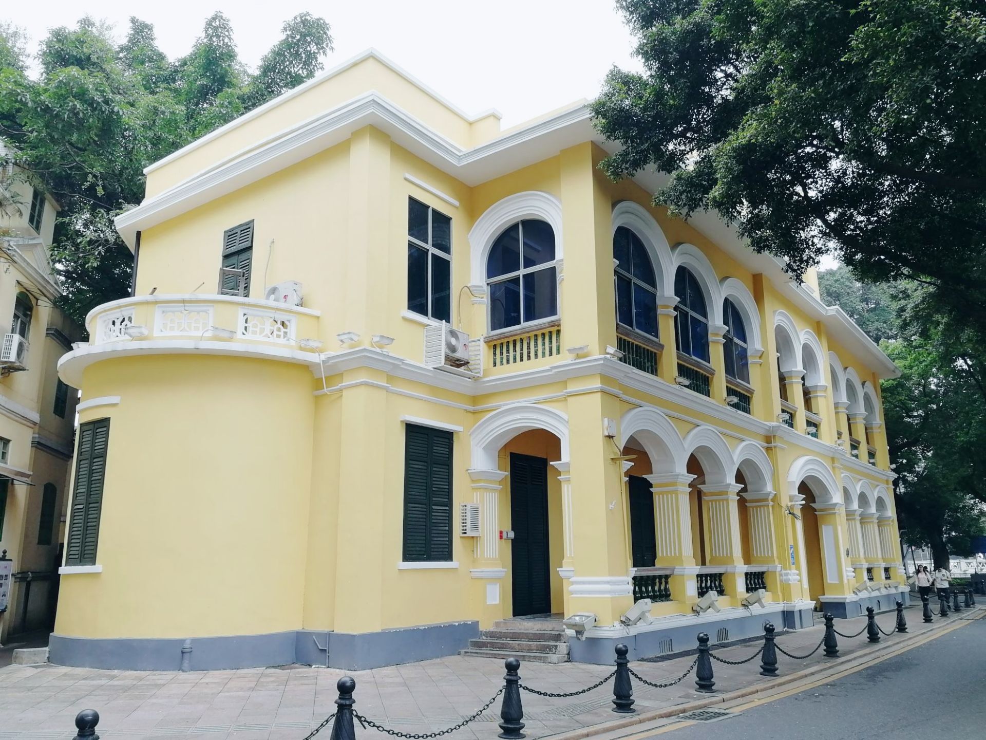 【携程攻略】广州沙面景点,独立的一个小岛,小岛上有很多地方可逛