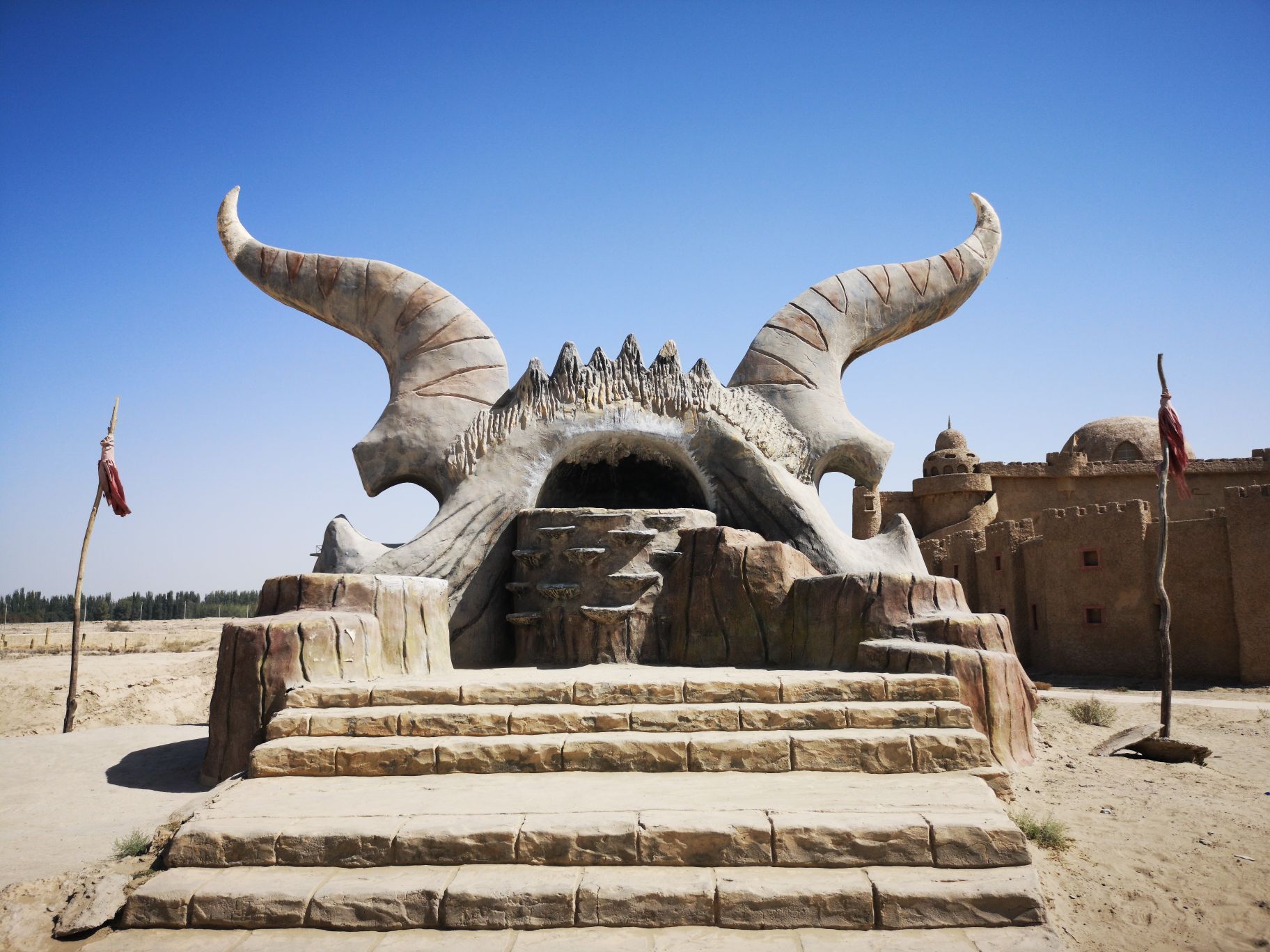 叶城锡提亚迷城景区——
完全是生土打造的西域小城,有着1500多