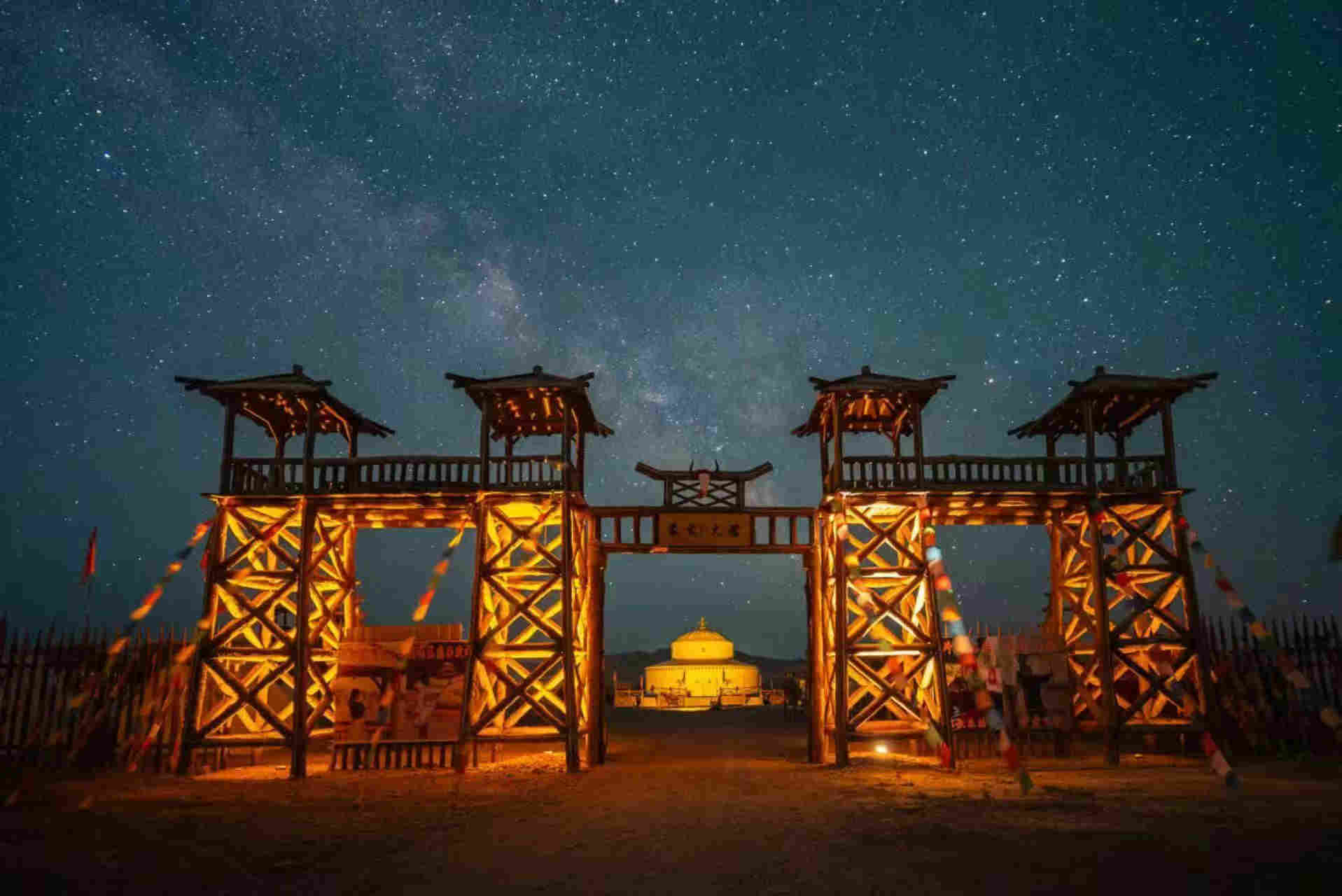 3-Day Dunhuang Tour: Explore Mogao Grottoes Murals, Natural Wonders of Mingsha Mountain