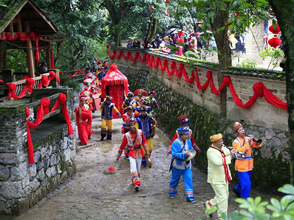 2-Day Hechi Tour: Baimo Cave's wonders, Liu Sanjie's cultural heritage