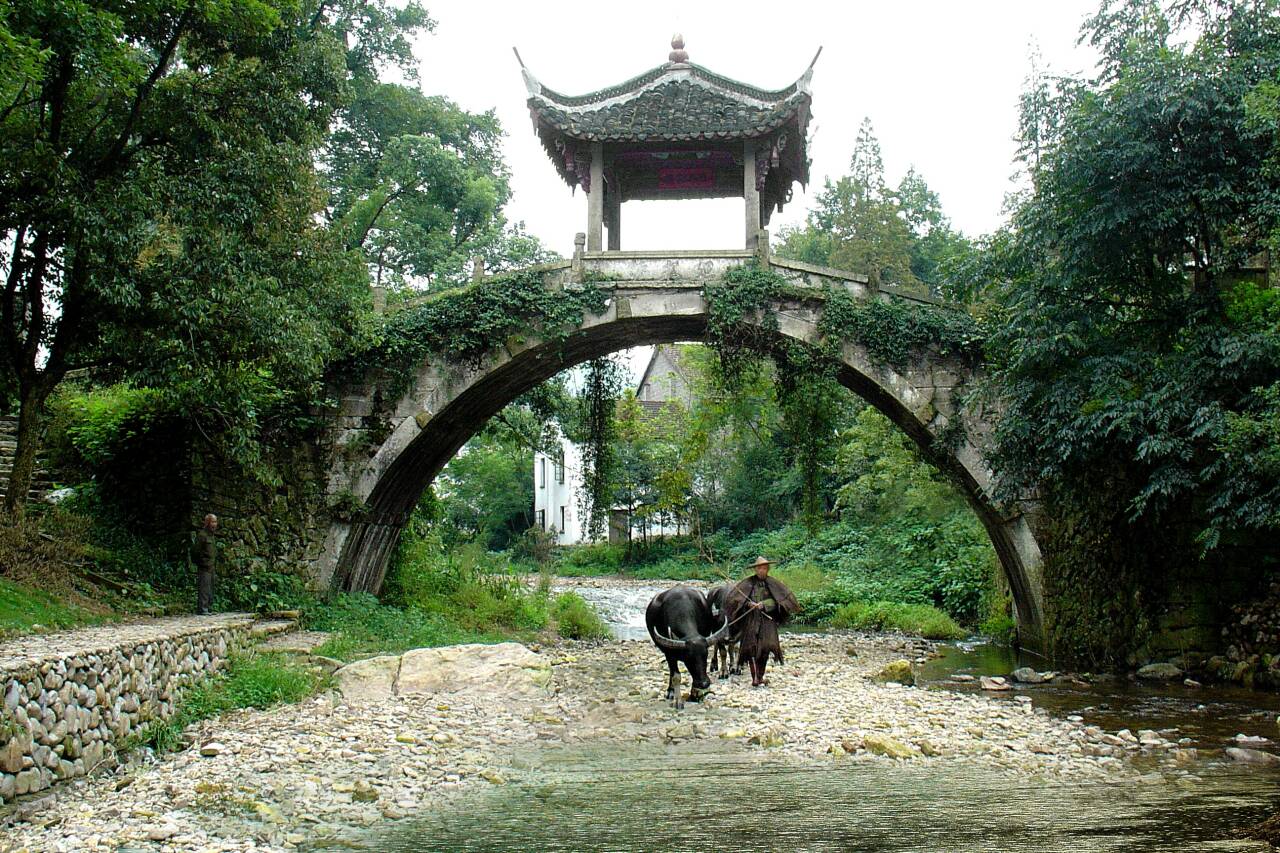 永康2日遊:方岩風景名勝區的奇觀,果冬的古韻