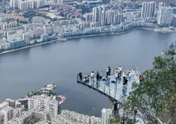 3-Day Gejiu Tour: Spring Scenery of Jinhu Park, Charm of Bise Village