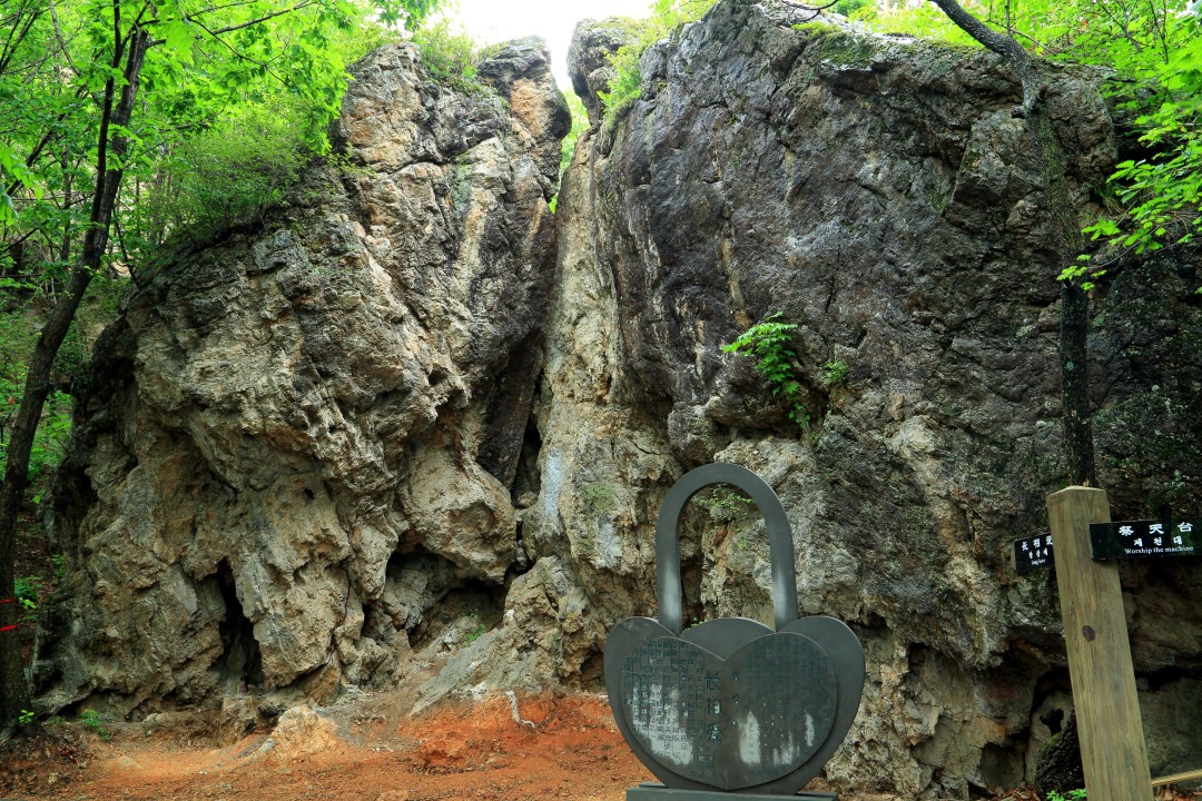 5-Day Tonghua Tour: Guodong Scenic Area and Goguryeo Ruins, the natural charm of Wunüfeng Forest