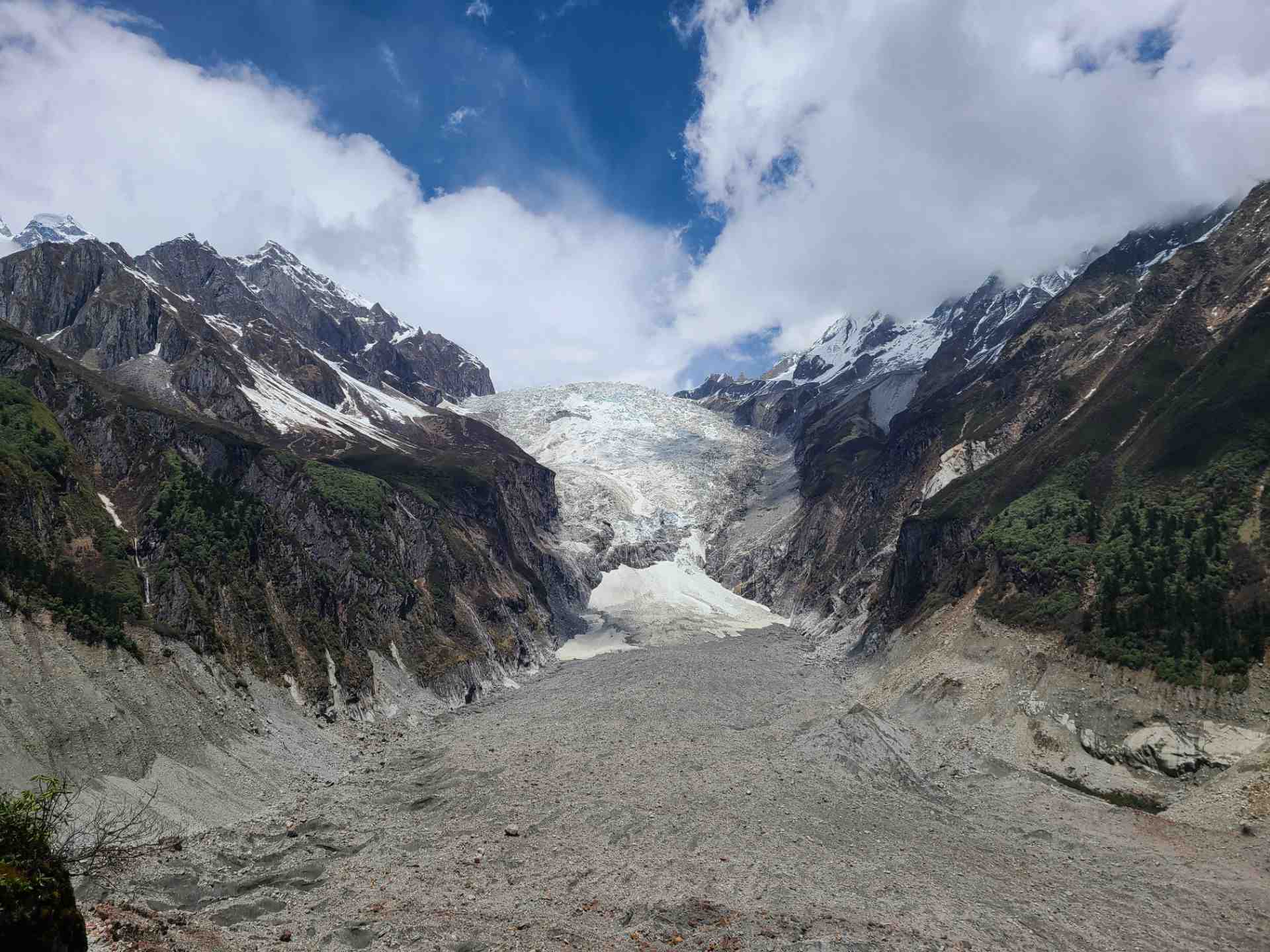 海螺沟二号营地冰川温泉