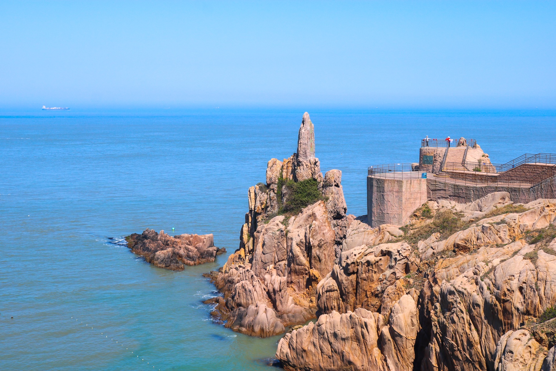 成山头,中国海上第一个看到日出的地方,晚上我看到