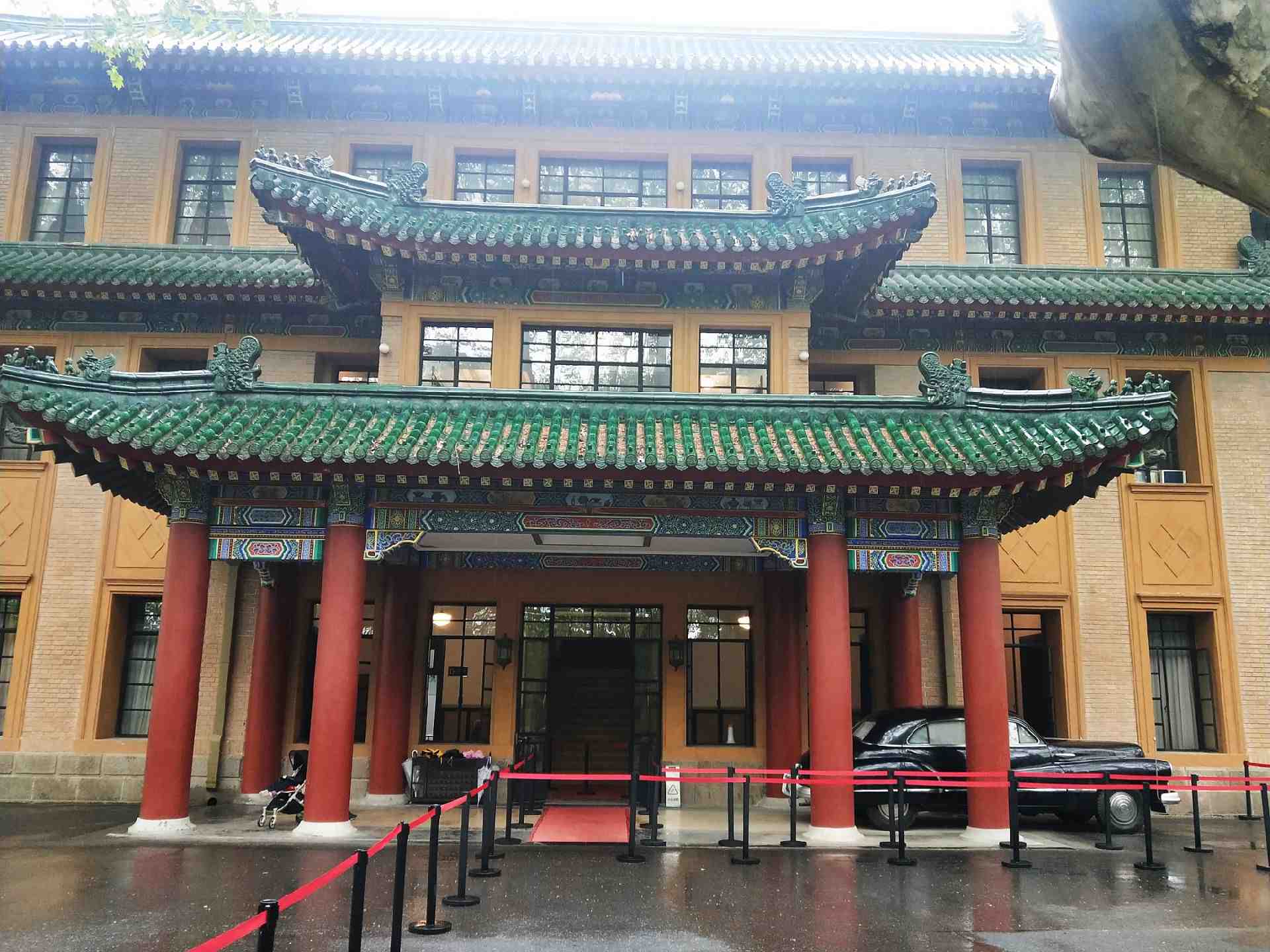 现在只能用9张描述下美龄宫,下面9张就是南京钟山风景区的宋美龄别墅