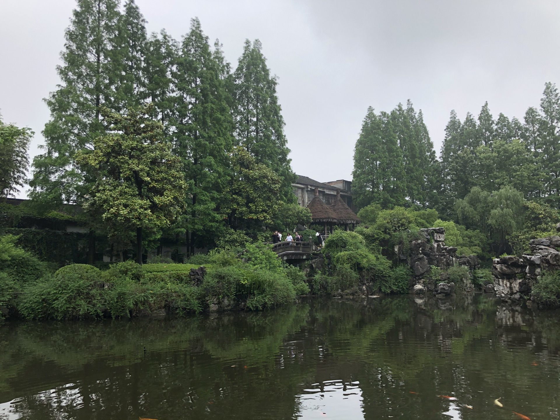 沈園還是非常值得一去,整體規模比較大,還有東苑和南苑都可以逛逛