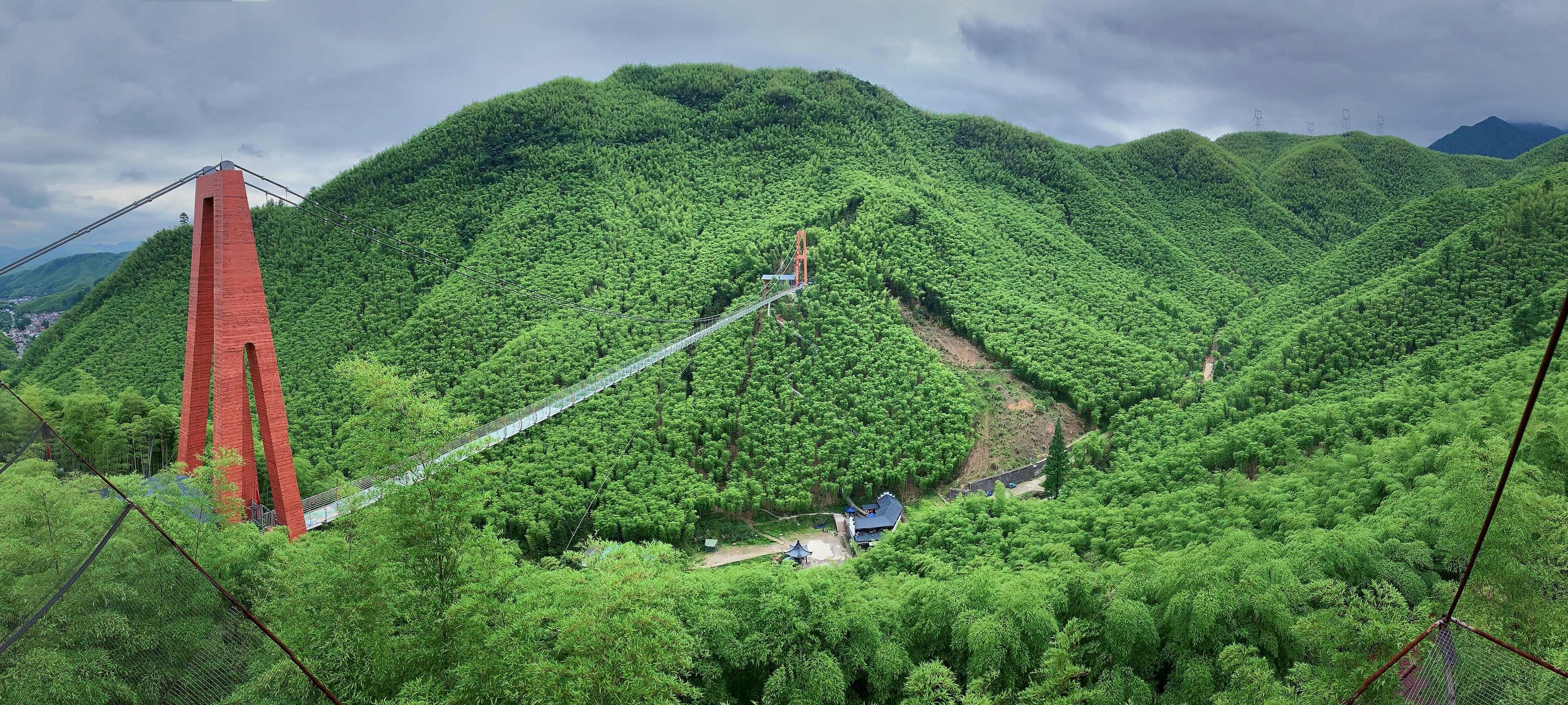 藏龙百瀑索道图片