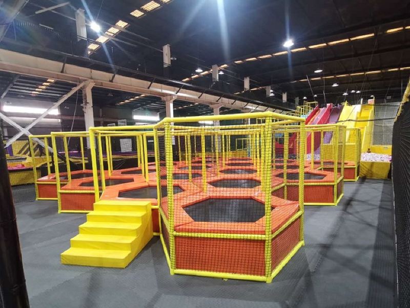 funland凡乐莱蹦床公园占地5500余㎡,蜂窝迷宫蹦床/泡泡足球,躲避球