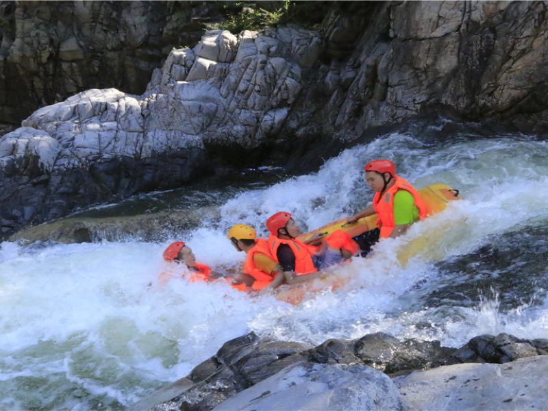 金刚台峡谷漂流